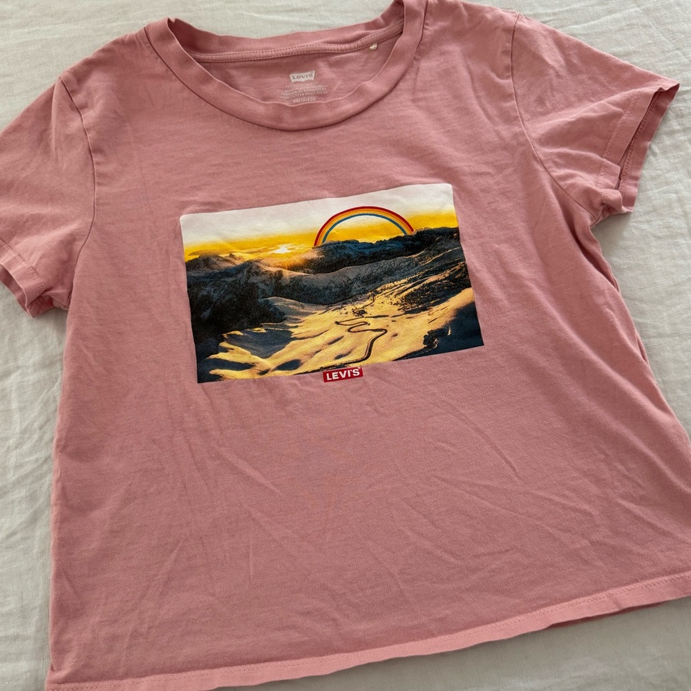Women’s Levi’s short/crop top t-shirt